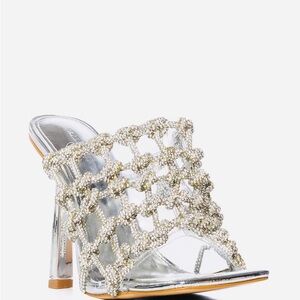 NWT. AZALEA WANG Snowdrop Embellished Knot Web Sandal In Silver.